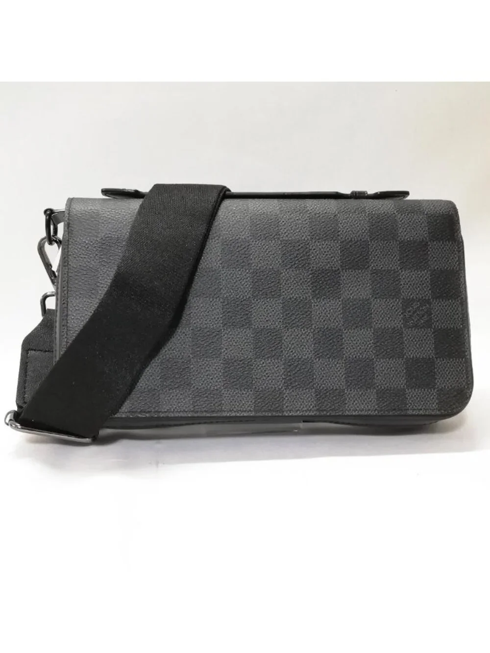 Louis Vuitton Zippy XL Shoulder Clutch